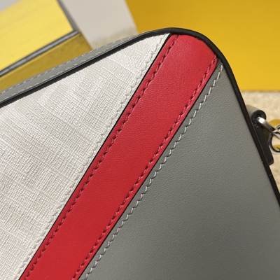 フェンディバッグ背面デザイン